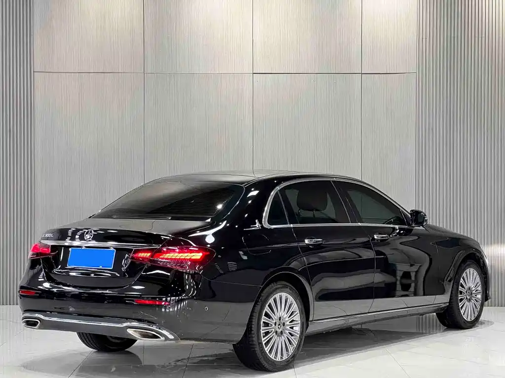 Mercedes-Benz E-Class 2023 — фото 12