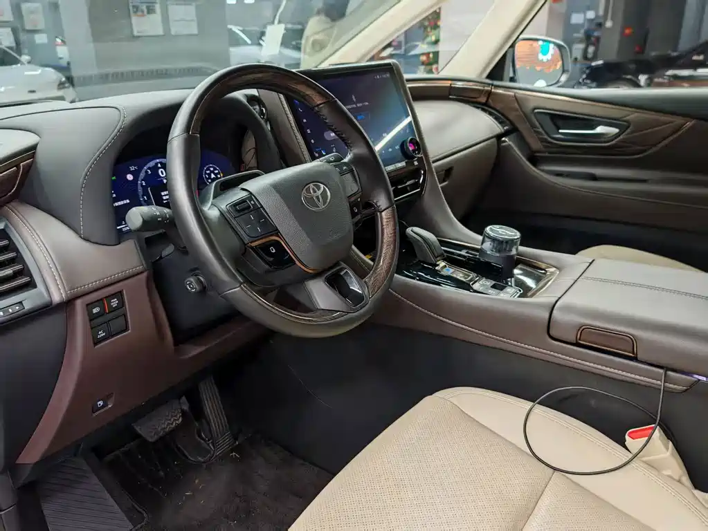 Toyota Alphard 2025 — фото 12