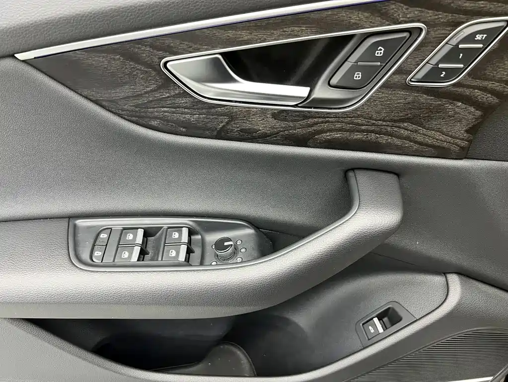 Audi Q8 2022 — фото 6