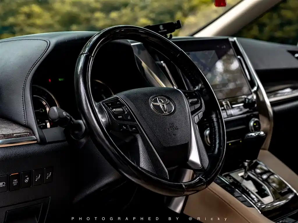 Toyota Alphard 2022 — фото 4