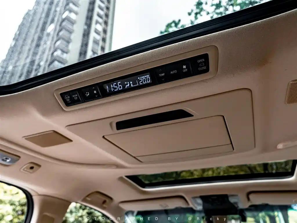 Toyota Alphard 2022 — фото 11
