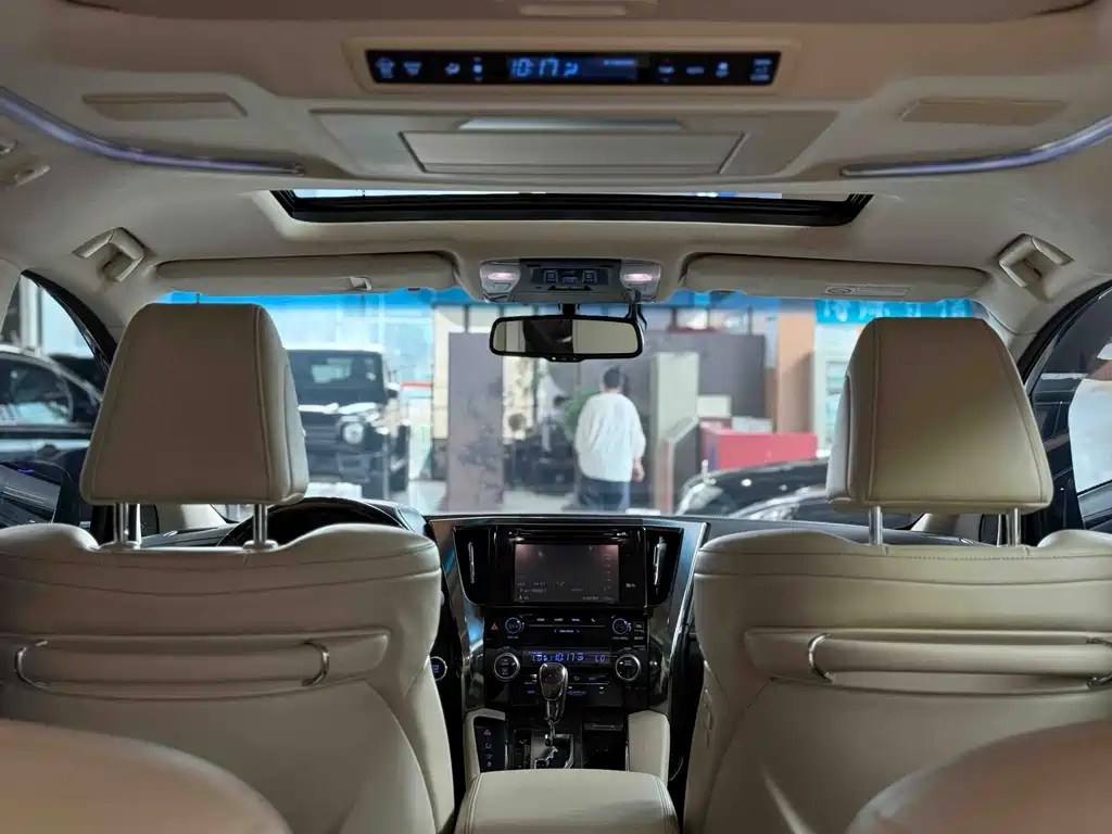 Toyota Alphard 2018 — фото 22