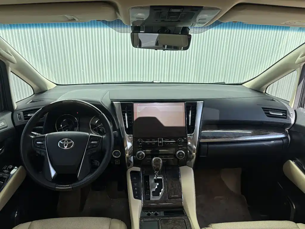 Toyota Alphard 2023 — фото 14