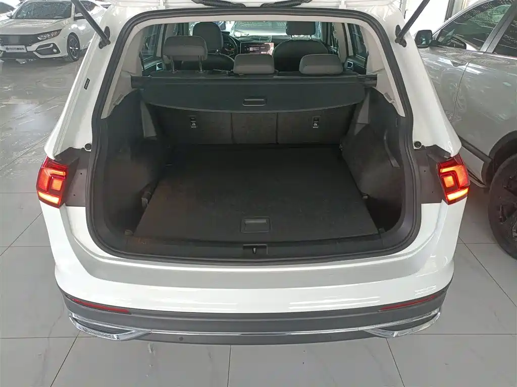 Volkswagen Tiguan L 2023 — фото 19