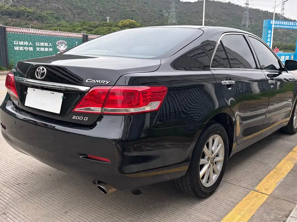 Toyota Camry 2011 — фото 10