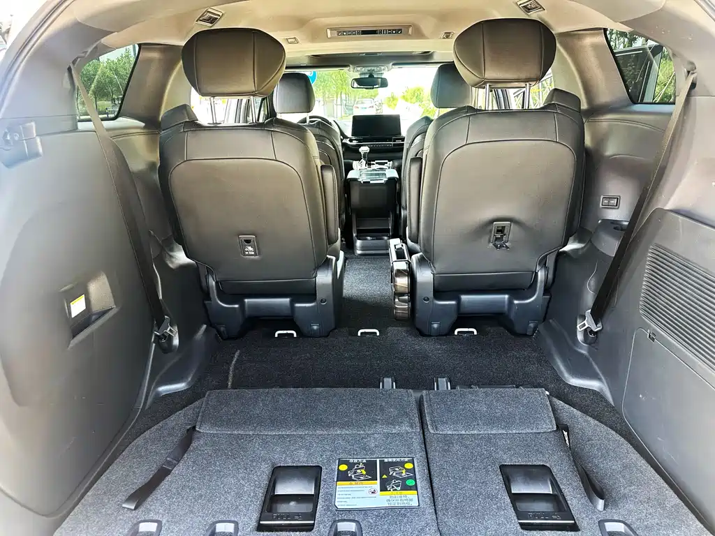 Toyota Sienna 2023 — фото 19