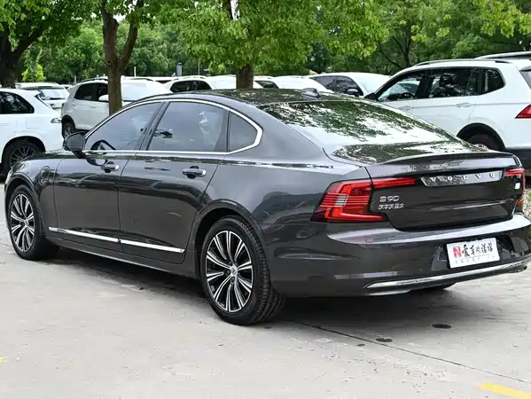 Volvo S90 Plug-In Hybrid 2021