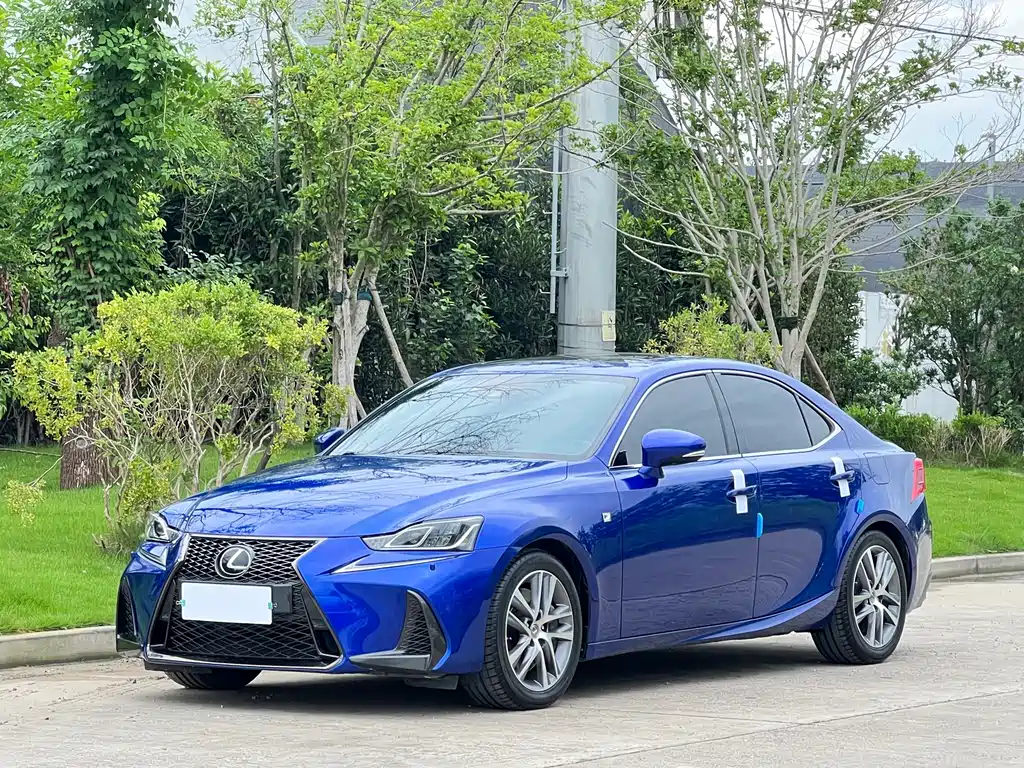 Lexus IS 2018