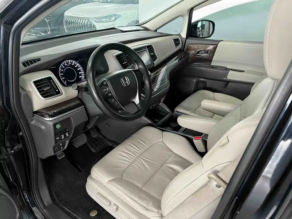Honda Odyssey 2017 — фото 10