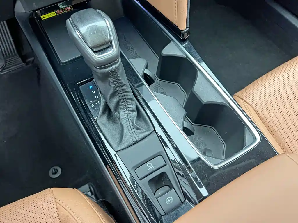 Toyota Camry 2025 — фото 16