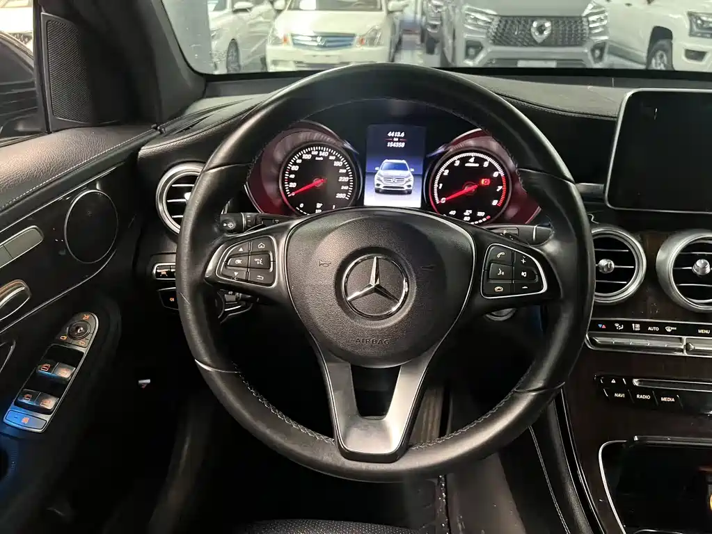 Mercedes-Benz GLC 2016 — фото 16
