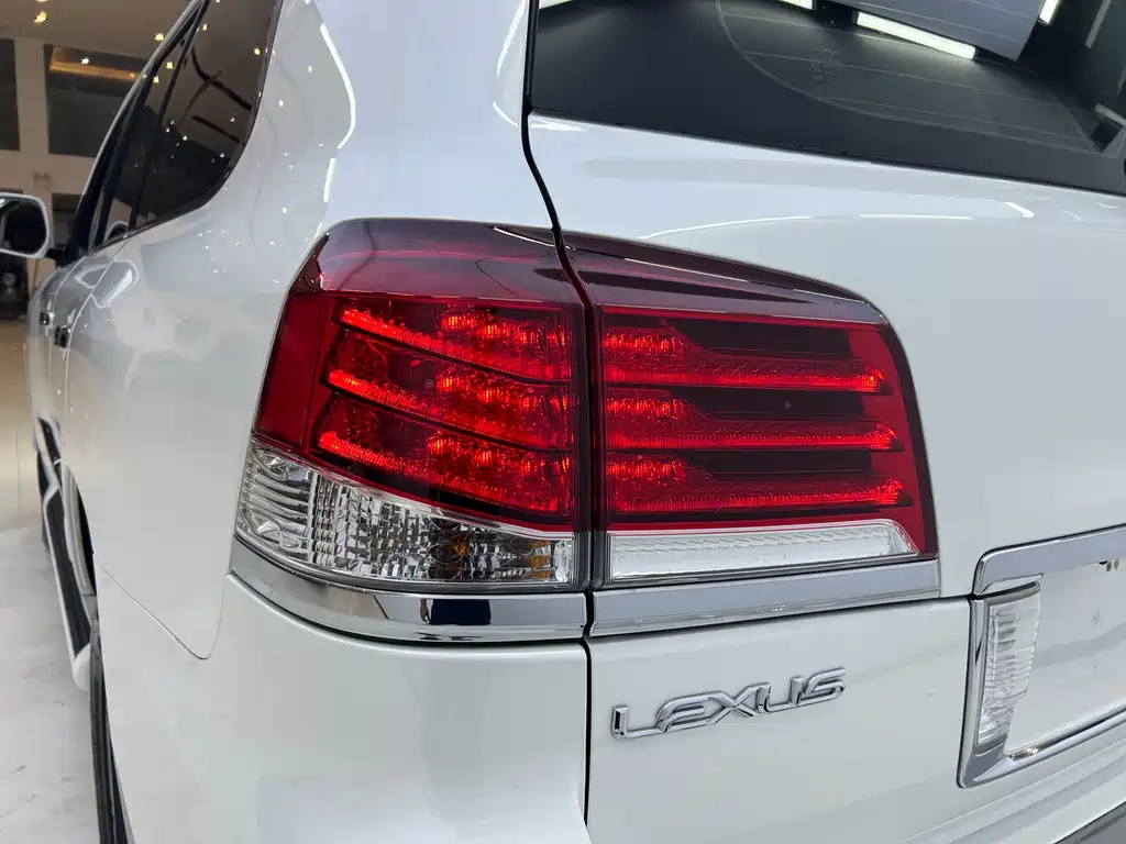 Lexus LX 2016 — фото 10