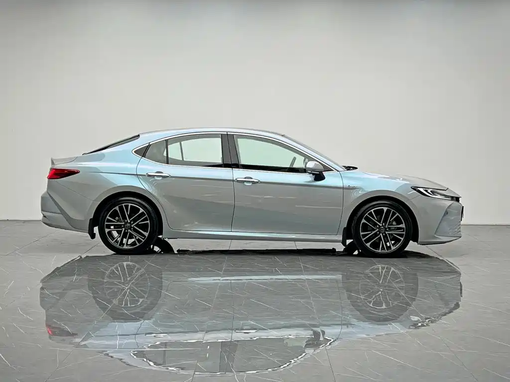 Toyota Camry 2025 — фото 7