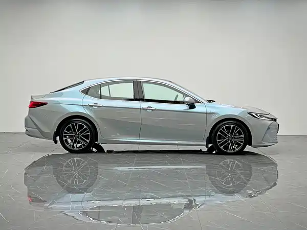 Toyota Camry 2025