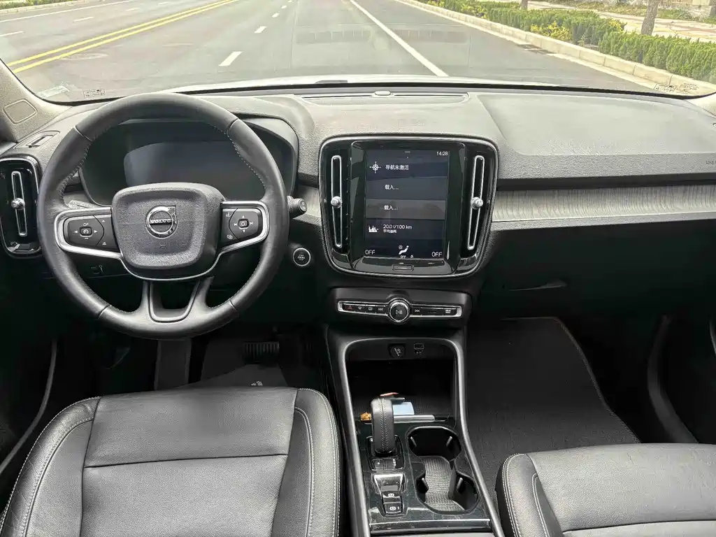 Volvo XC40 2020 — фото 4
