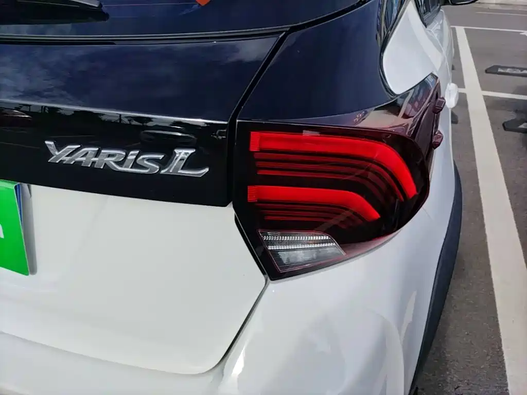 Toyota Yaris L 2023 — фото 8