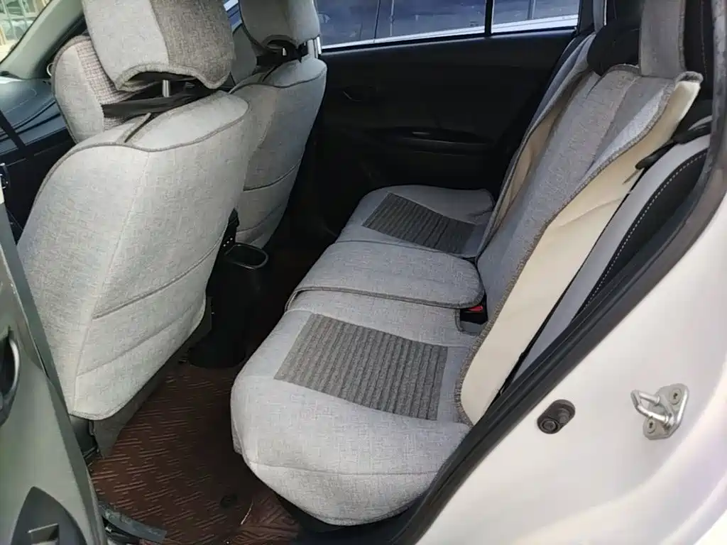 Toyota Yaris L 2023 — фото 17