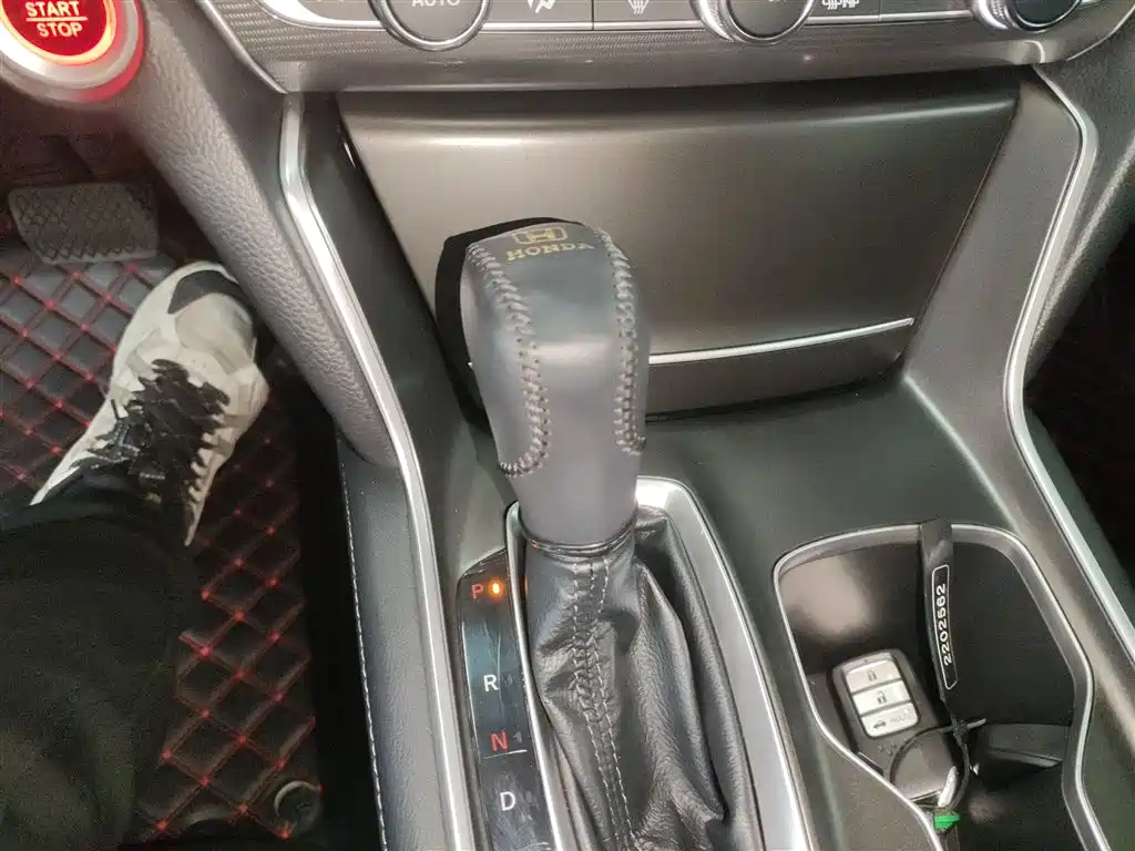 Honda Accord 2019 — фото 10