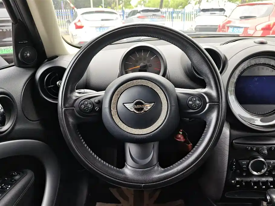 MINI Countryman 2016 — фото 15