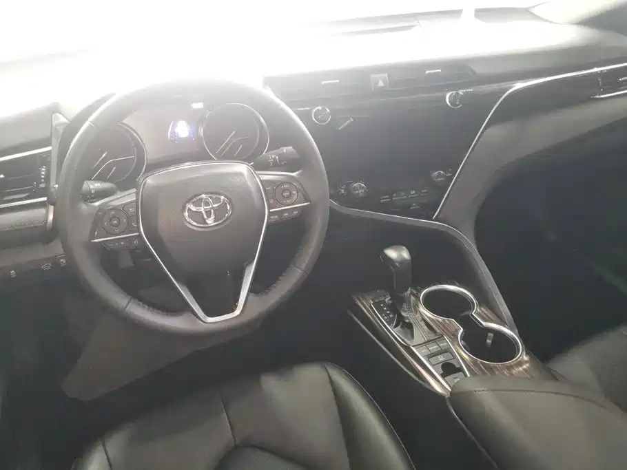 Toyota Camry 2020 — фото 12
