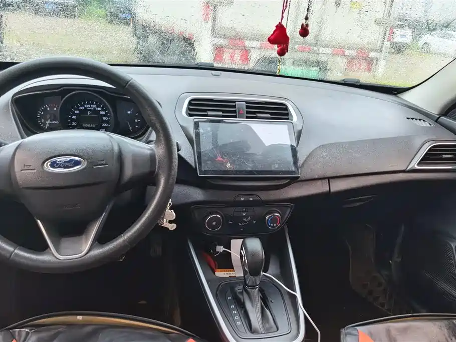 Ford Escort 2019 — фото 13