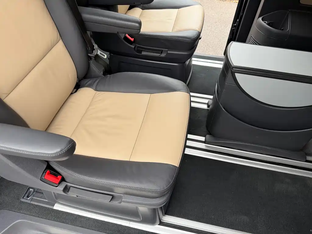 Volkswagen Multivan 2016 — фото 15