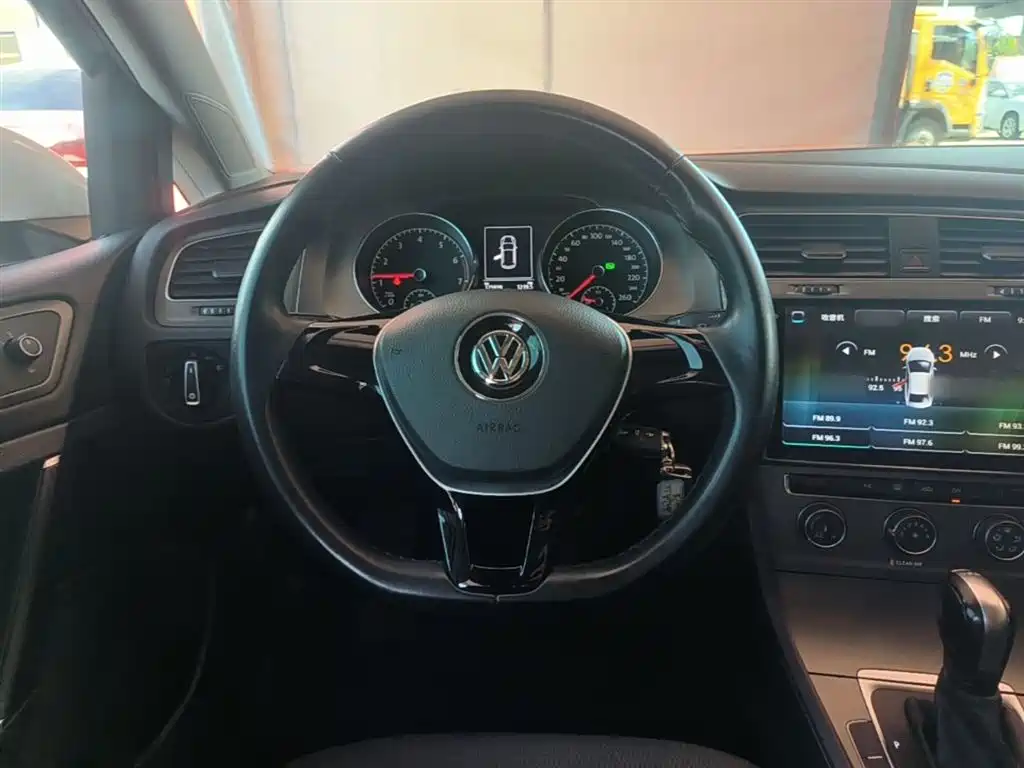 Volkswagen Golf 2017 — фото 11