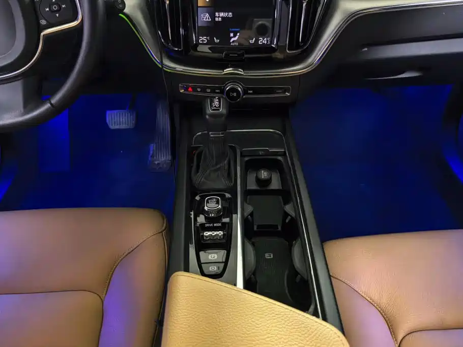 Volvo XC60 2019 — фото 16