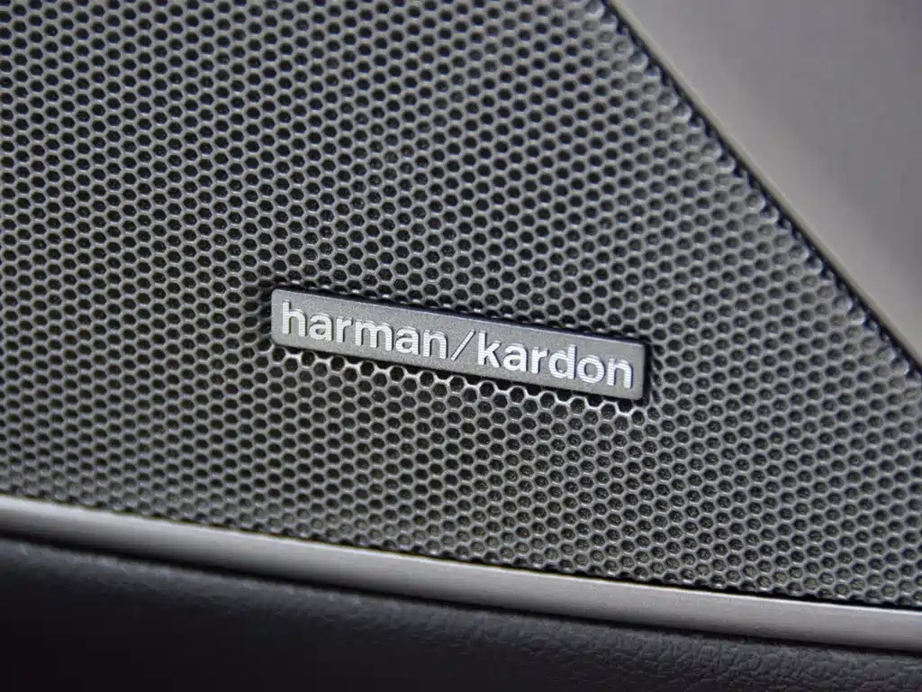 BMW 3 Series 2024 — фото 15