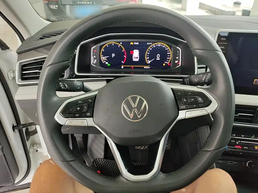 Volkswagen Tiguan L 2024 — фото 11
