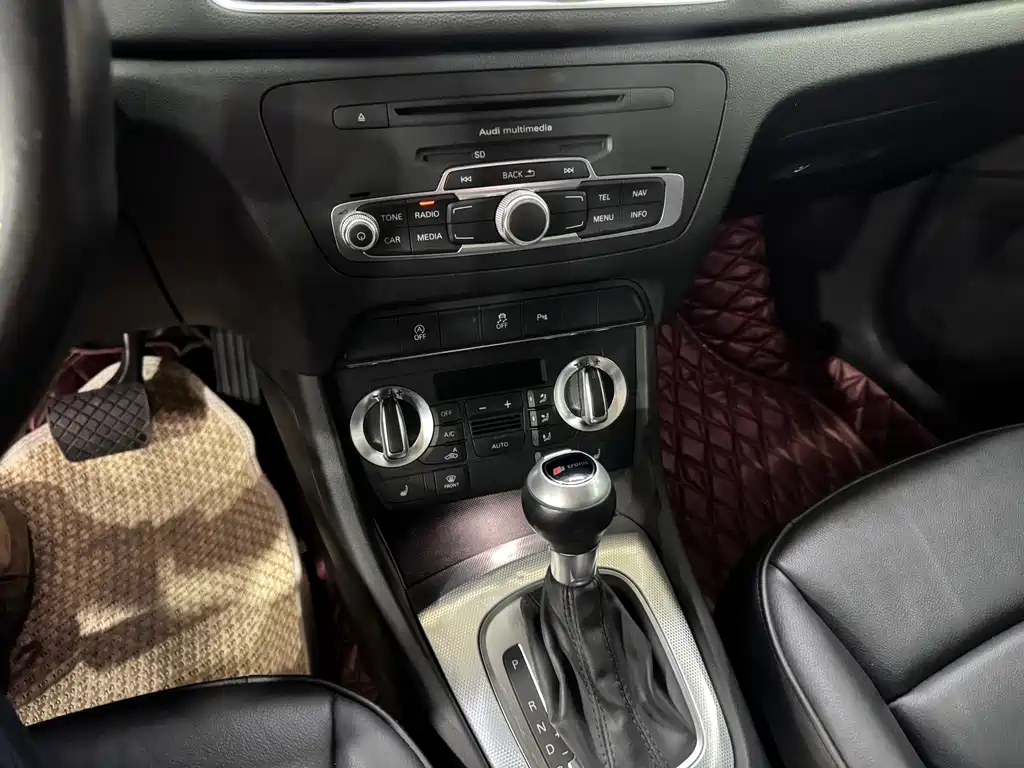 Audi Q3 2015 — фото 16
