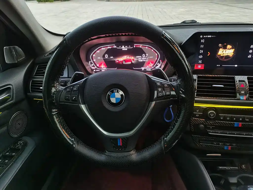 BMW X6 2015 — фото 18