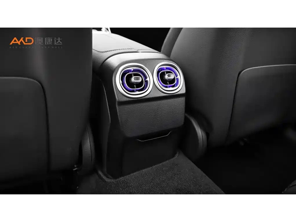 Mercedes-Benz C-Class 2023 — фото 9
