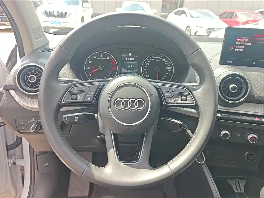 Audi Q2L 2021 — фото 15