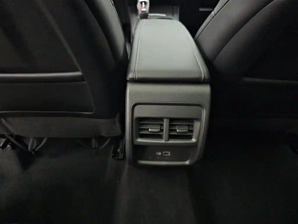 Cadillac XT4 2019 — фото 13