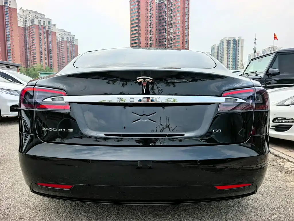 Tesla Model S 2016 — фото 9