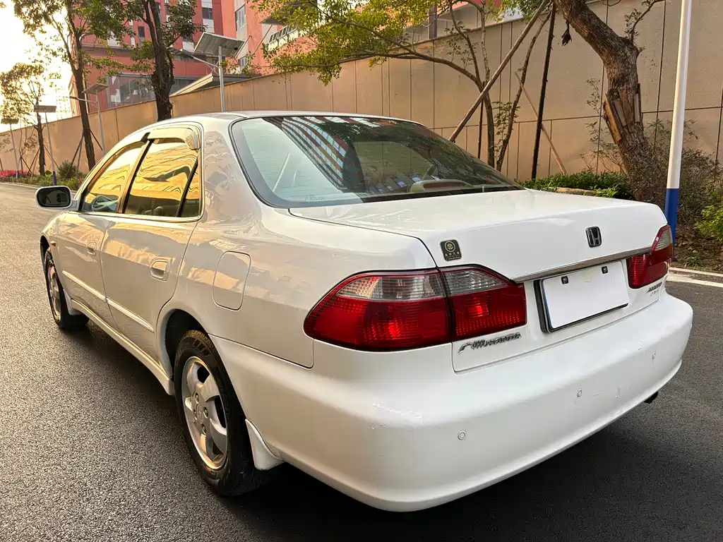 Honda Accord 2001 — фото 14