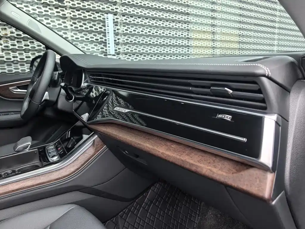 Audi Q7 2025 — фото 11