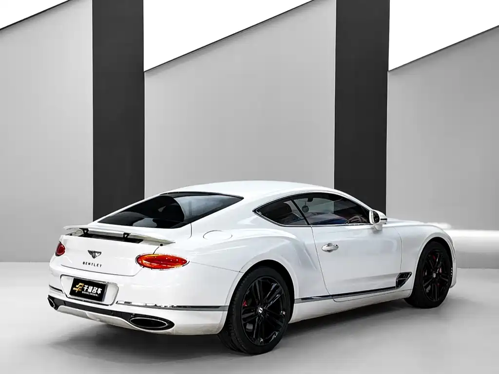 Bentley Continental 2020 — фото 9