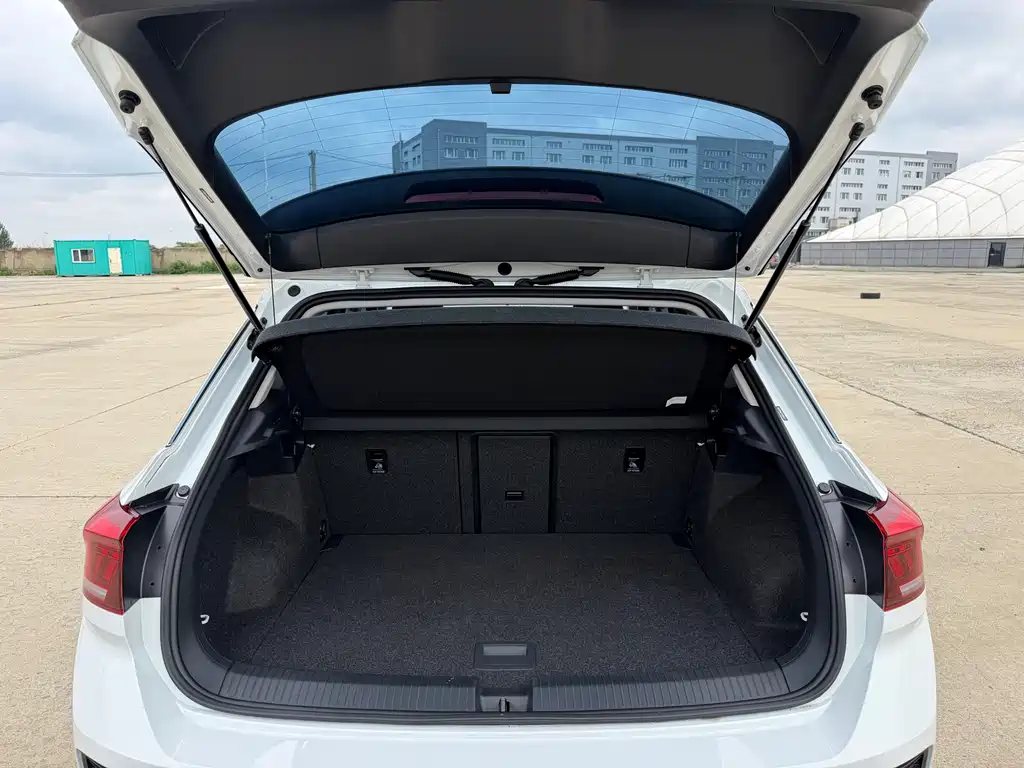 Volkswagen T-Roc 2023 — фото 14