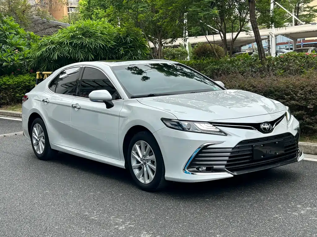 Toyota Camry 2021 — фото 3