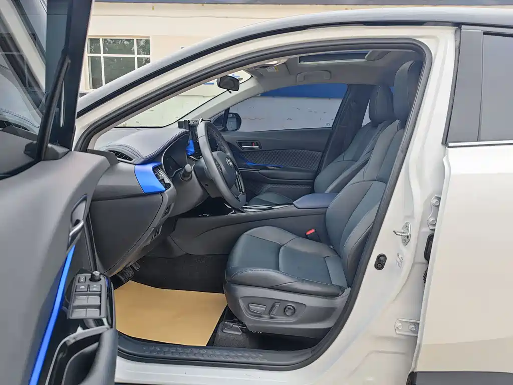Toyota C-HR 2023 — фото 9