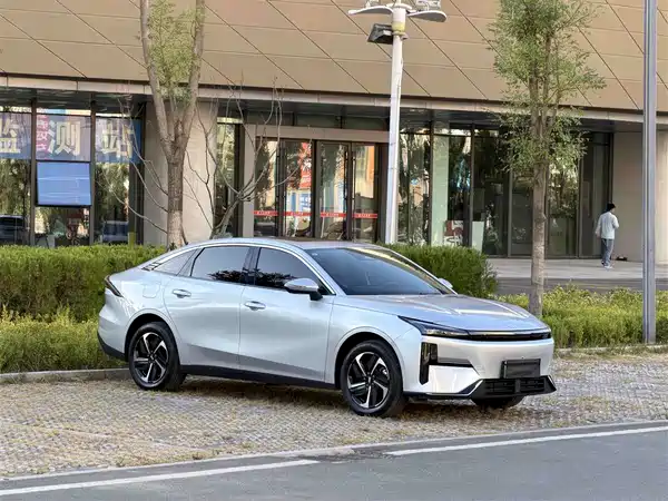 Geely Galaxy L6 2025