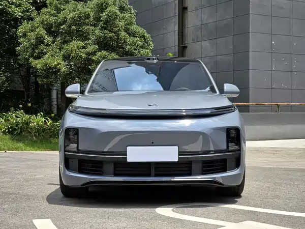 Li Auto L8 2025
