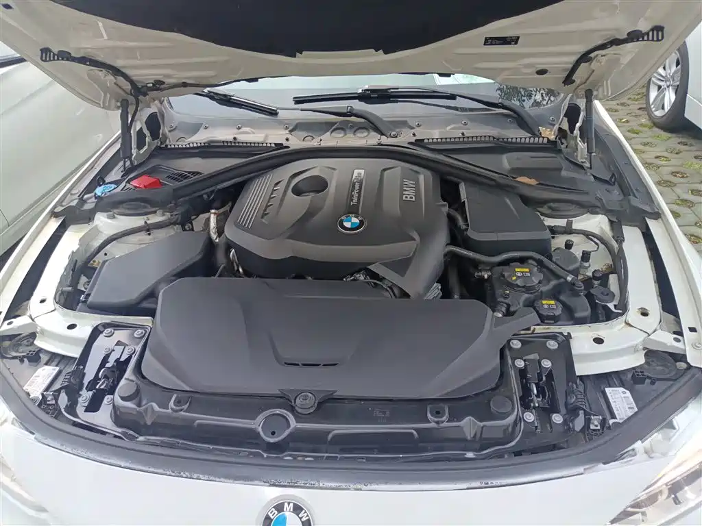 BMW 3 Series 2018 — фото 16