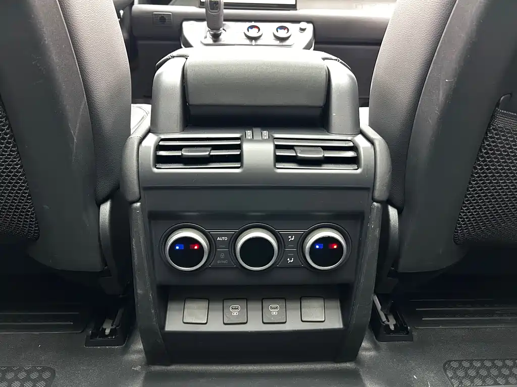 Land Rover Defender 2024 — фото 17