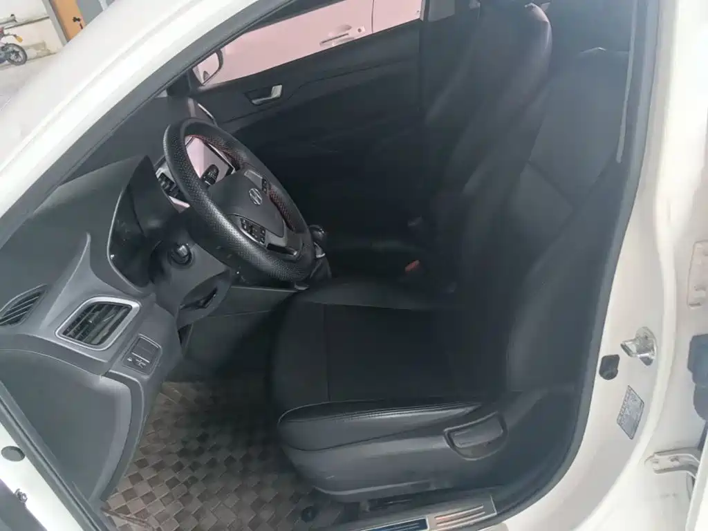 Hyundai Verna 2018 — фото 15