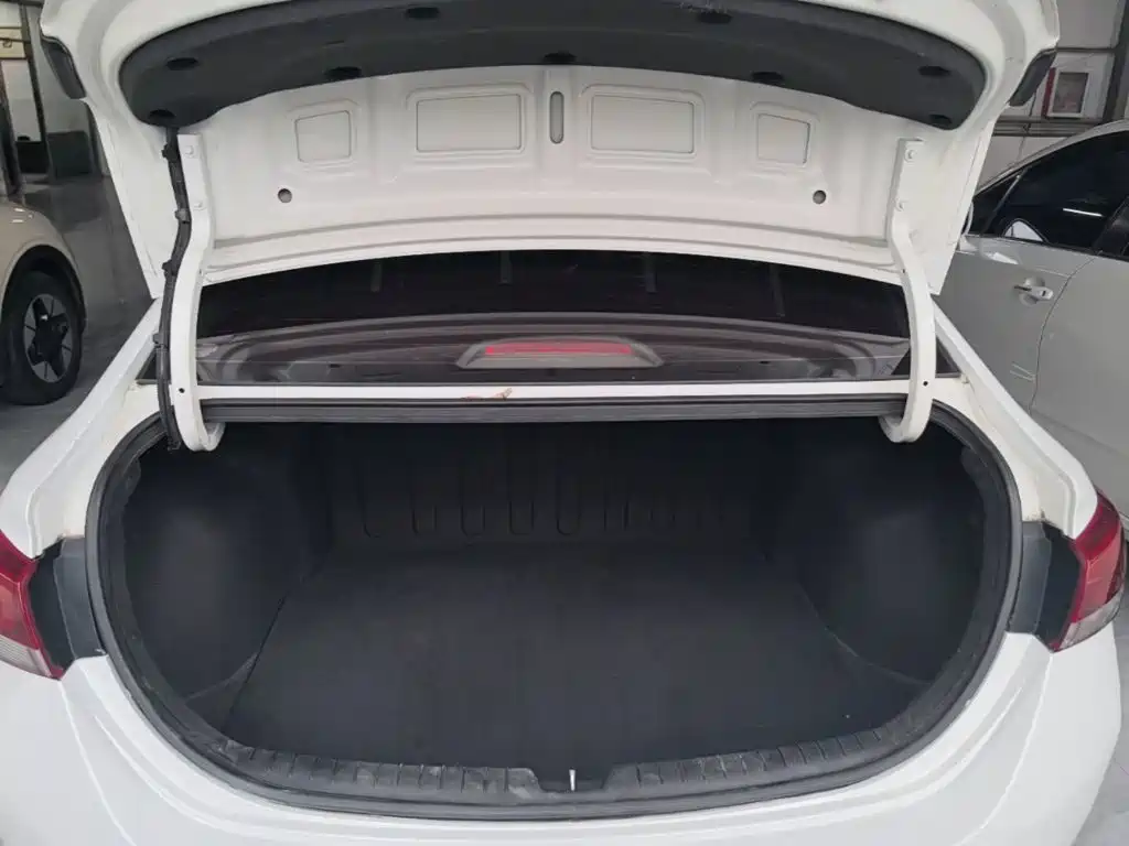 Hyundai Verna 2018 — фото 19