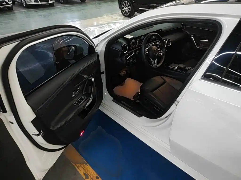 Mercedes-Benz A-Class 2021 — фото 16