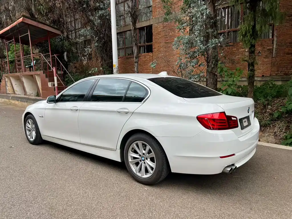 BMW 5 Series 2012 — фото 7